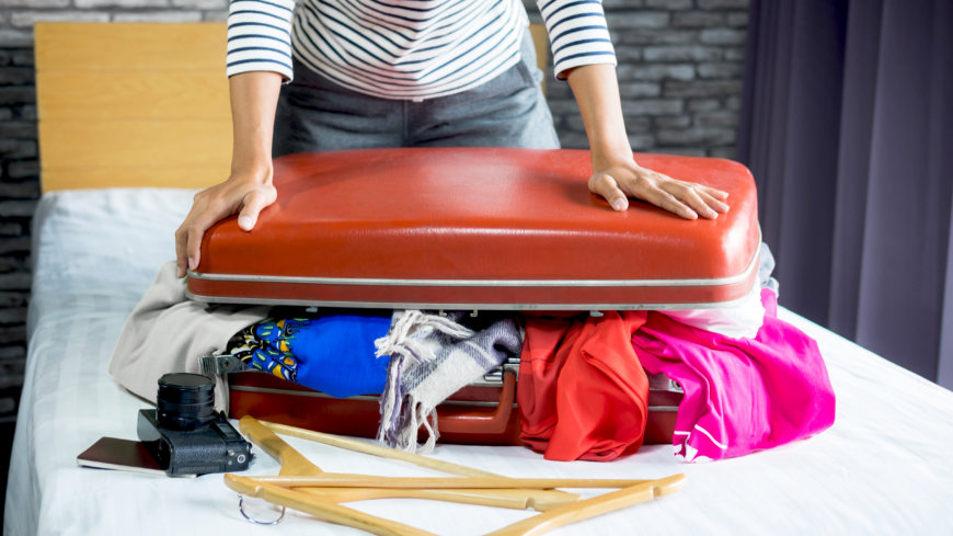 En av fem personer känner stress inför semestern och det som skapar mest stress är att inte hinna packa klart i tid.  Foto: Shutterstock